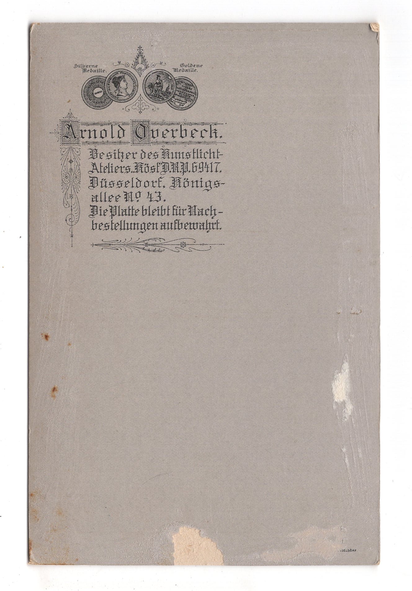 Fotografie Feiner Herr mit Zigarre am Tisch - Düsseldorf 1906