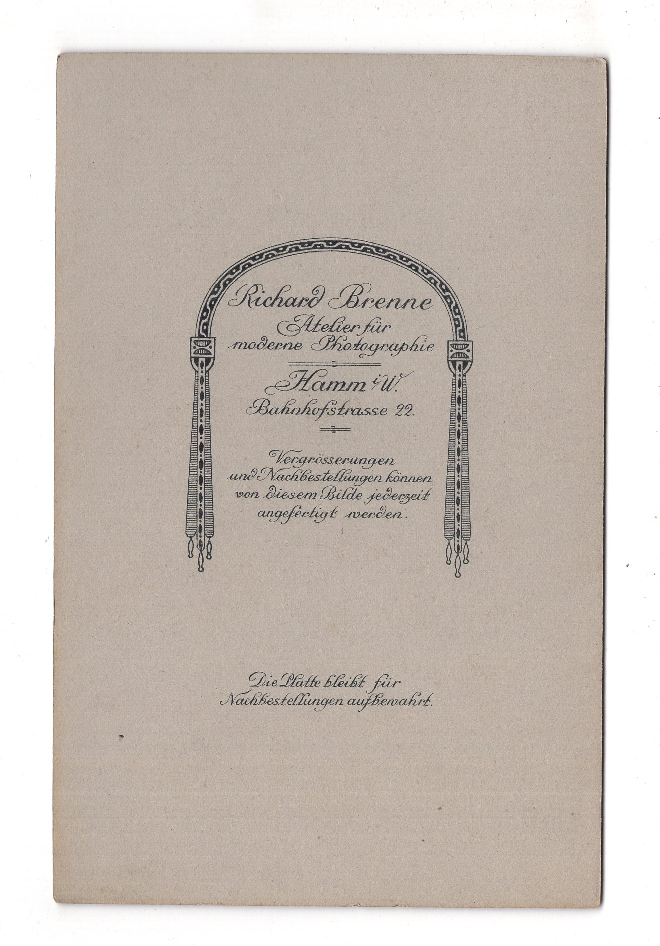 Fotografie Feine Dame mit kleinem Jungen - Hamm in Westfalen 1900er