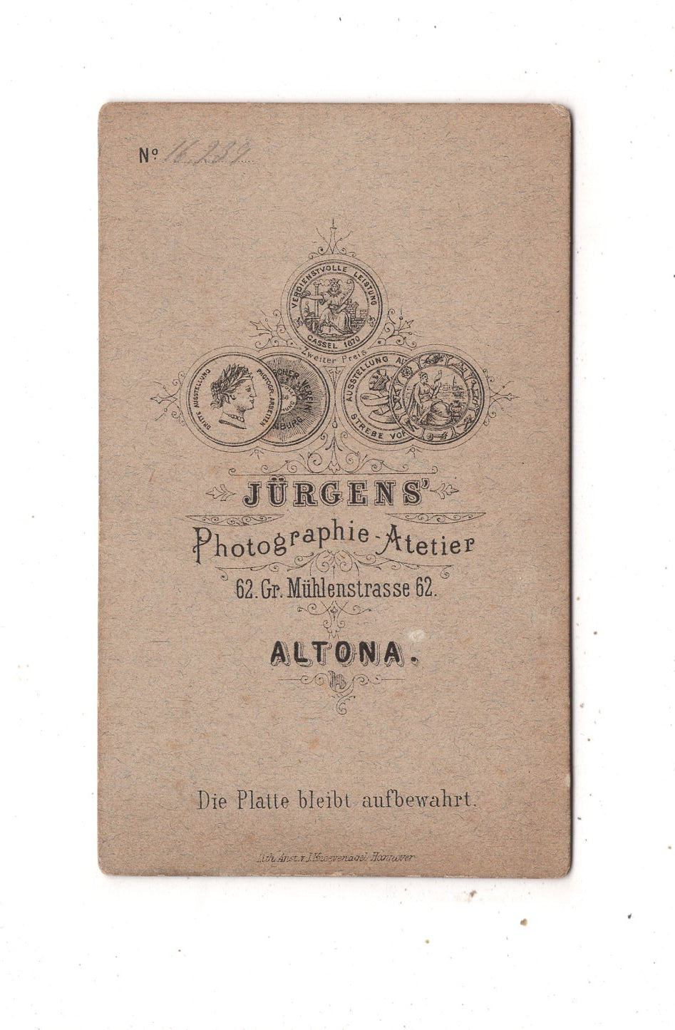 Fotografie Feine Dame mit Baby - Hamburg-Altona 1870er