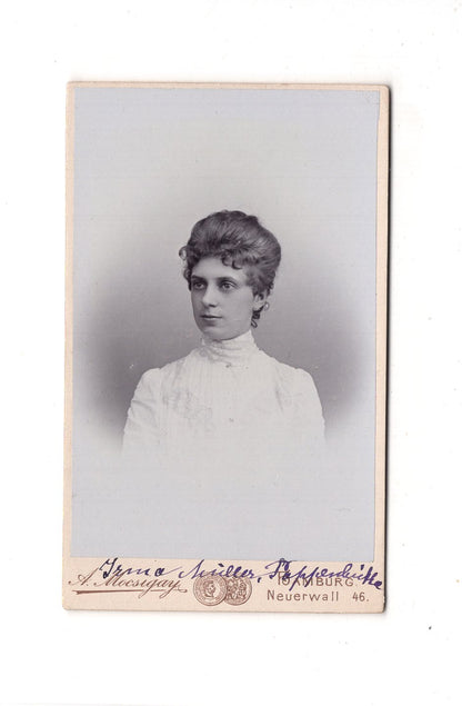 Fotografie Damenportrait / benannt - Hamburg um 1900 / CDV C1-01