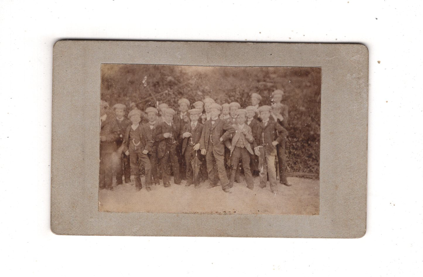 Fotografie Schönes Klassenfoto / Knaben / Jungen - unbekannter Ort 1890er