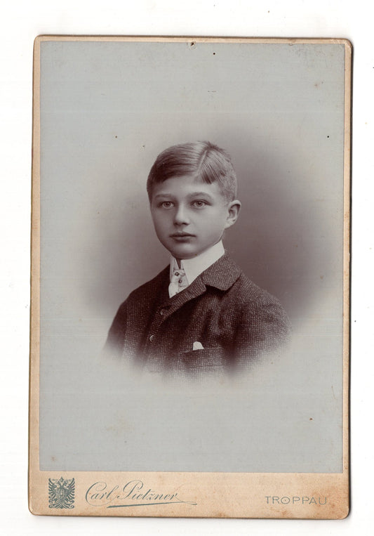 Fotografie Niedlicher kleiner Junge - Troppau 1900er