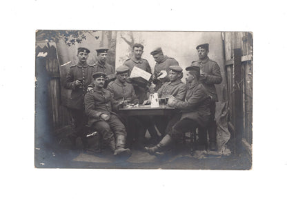 Ansichtskarte / Foto / Gruppenbild Soldaten beim Kartenspiel