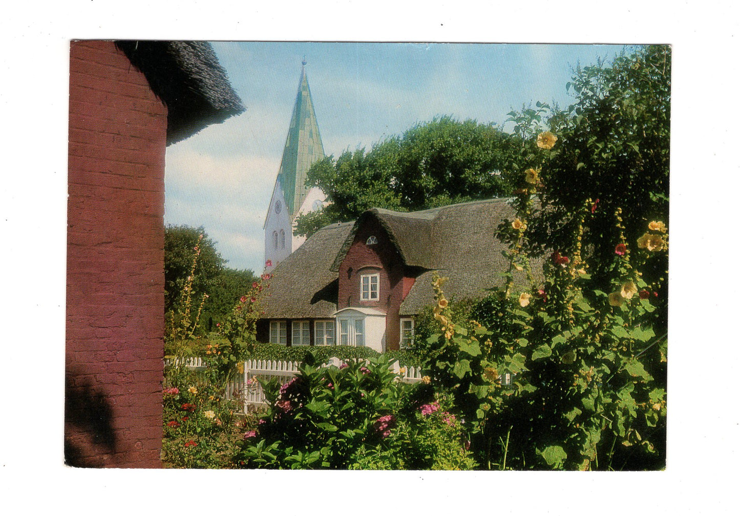 Ansichtskarte Nordseeinsel Amrum / Dorfstraße mit St. Clemenskirche
