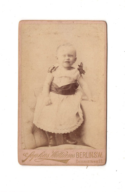 Fotografie Niedlicher kleiner Junge / Otto Flügge - Berlin 1880er / CDV M1-24