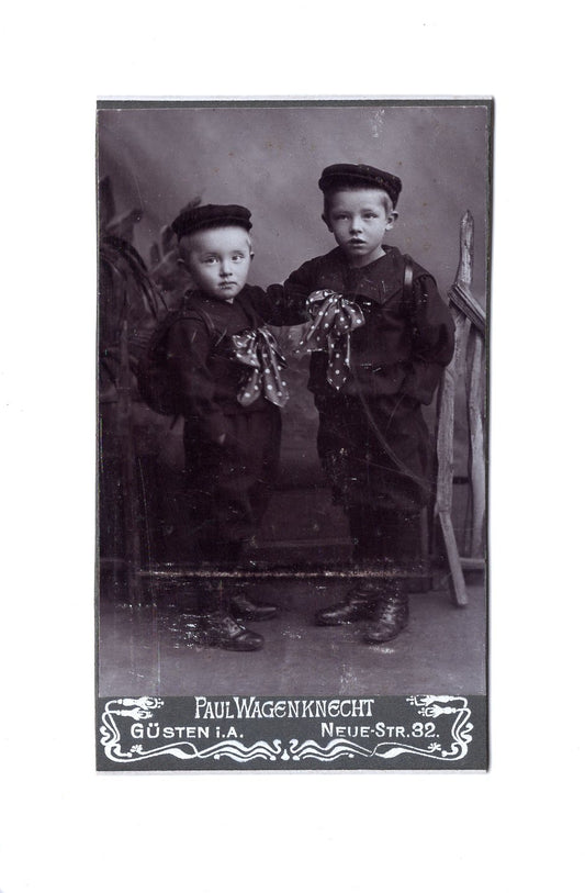 Fotografie Niedliche kleine Jungen - Güsten 1900er