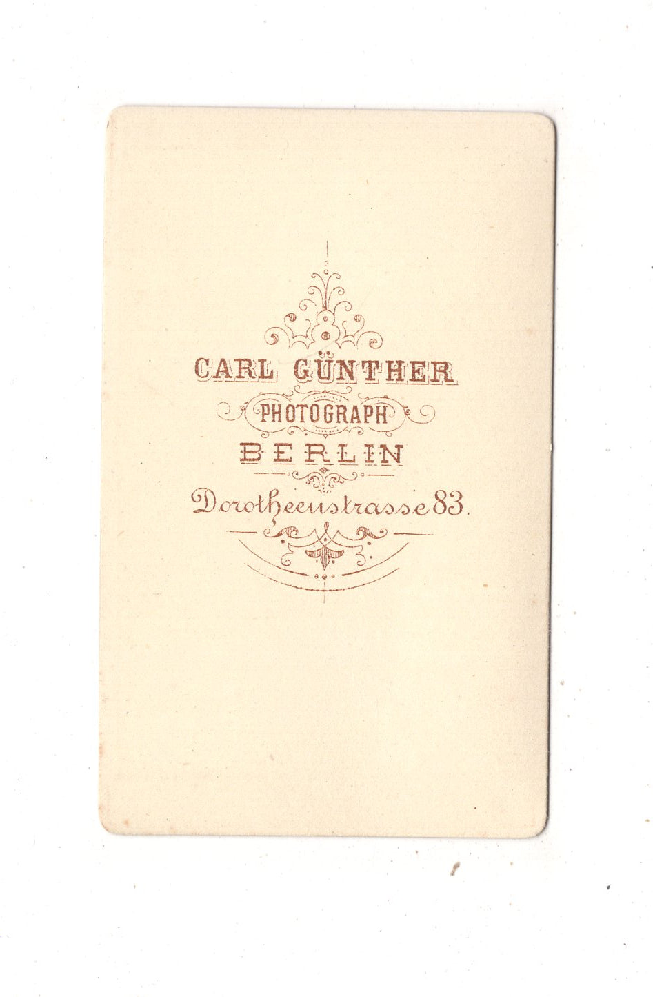 Fotografie Soldat mit Epauletten - Berlin um 1870 / CDV M1-04