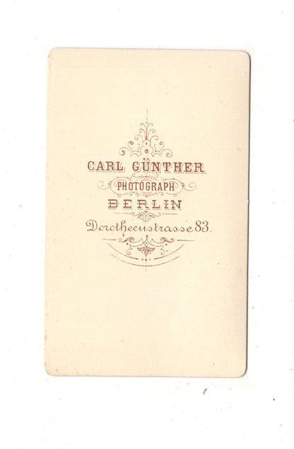 Fotografie Soldat mit Epauletten - Berlin um 1870 / CDV M1-04