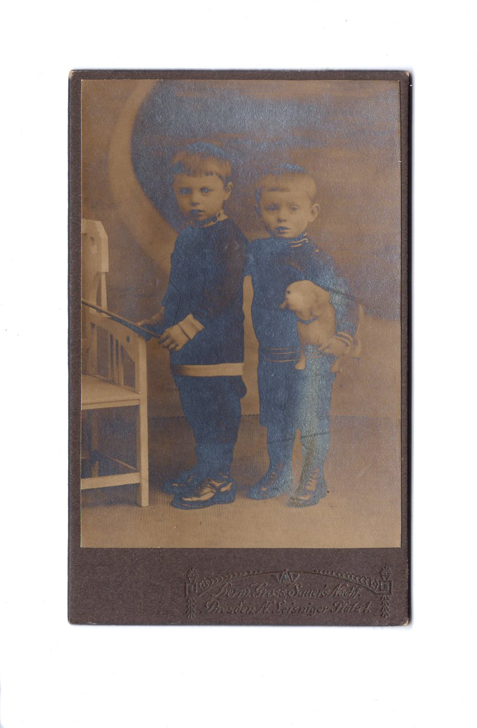 Fotografie Niedliche kleine Jungen mit Stofftier - Dresden 1910er