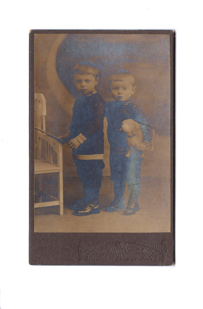 Fotografie Niedliche kleine Jungen mit Stofftier - Dresden 1910er