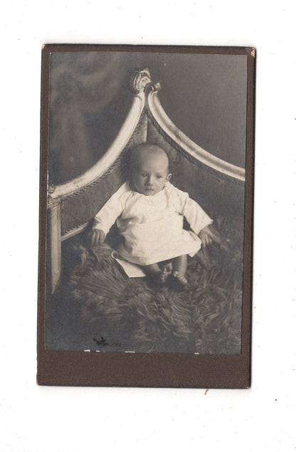 Fotografie Schönes Kinderbild / Baby mit Widmung - unbekannter Ort 1910er / CDV N1-07