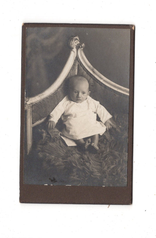 Fotografie Schönes Kinderbild / Baby mit Widmung - unbekannter Ort 1910er / CDV N1-07