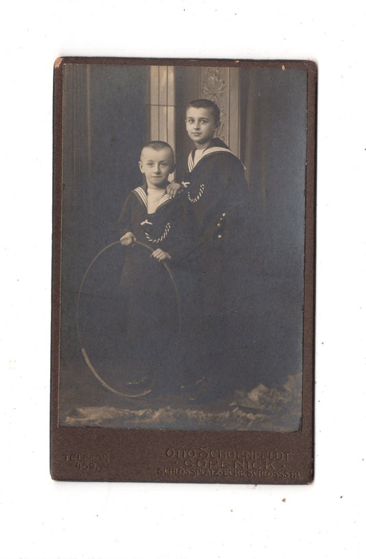 Fotografie Niedliche kleine Jungen mit Widmung - Berlin Köpenick 1914