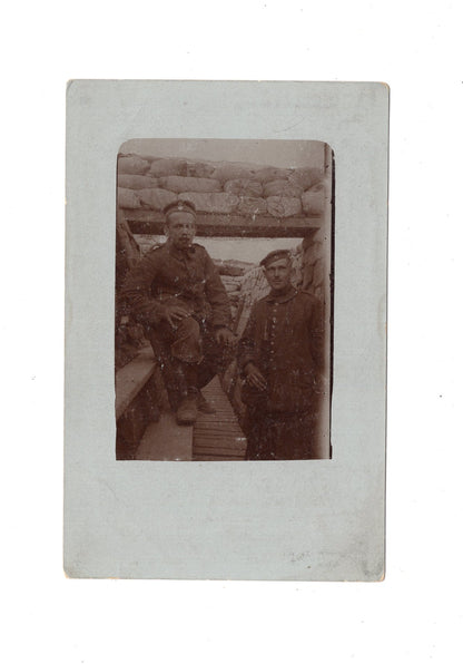 Ansichtskarte / Foto Soldaten im Schützengraben