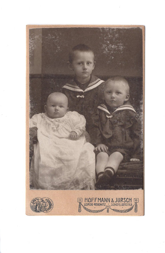 Fotografie Niedliche kleine Jungen mit Baby - Leipzig-Reudnitz 1900er