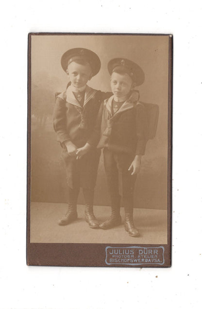 Fotografie Niedliche kleine Jungen in Schulkleidung - Bischofswerda 1910er