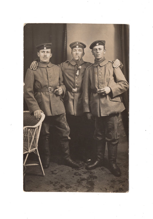 Ansichtskarte / Foto Gruppenbild junge Soldaten