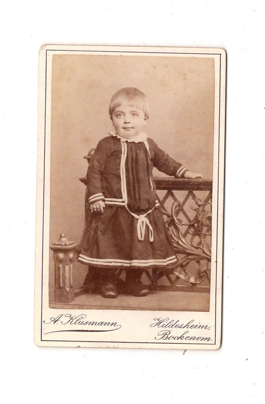 Fotografie Niedlicher kleiner Junge - Hildesheim / Bockenem 1880er / CDV M1-24