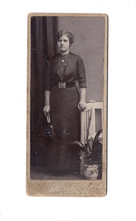 Fotografie Feine Dame - unbekannter Ort 1900er