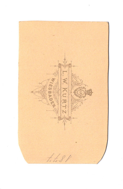 Fotografie Feines junges Mädchen - Wiesbaden 1877