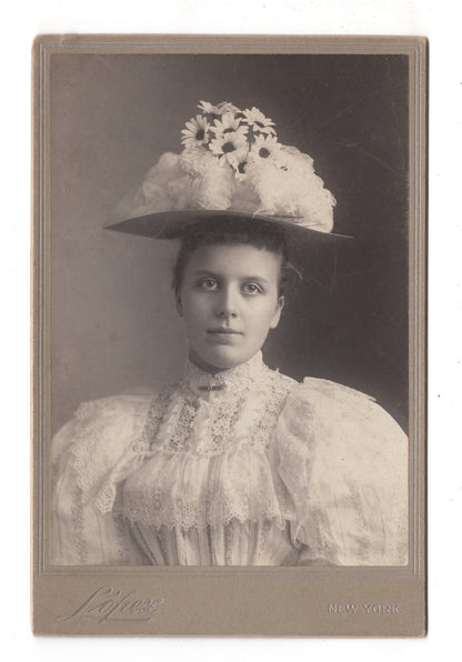 Fotografie Feine Dame mit Widmung - New York / USA 1896 / CAB W-20
