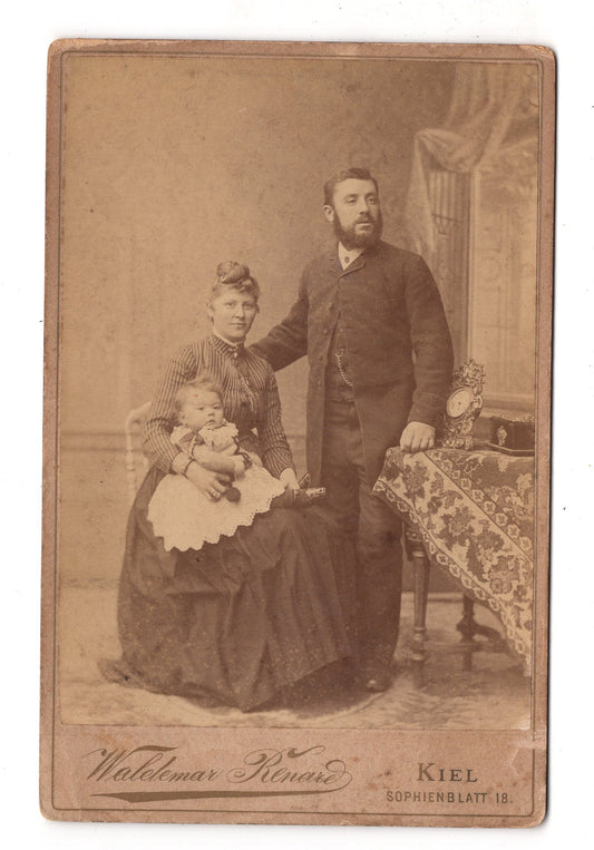 Fotografie Schönes Familienbild - Kiel 1880er / CAB X-36