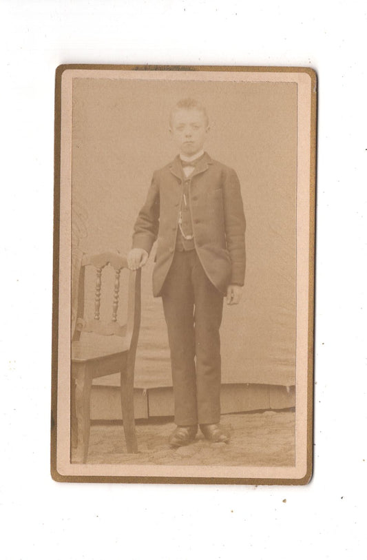 Fotografie Feiner Junge - unbekannter Ort 1880er