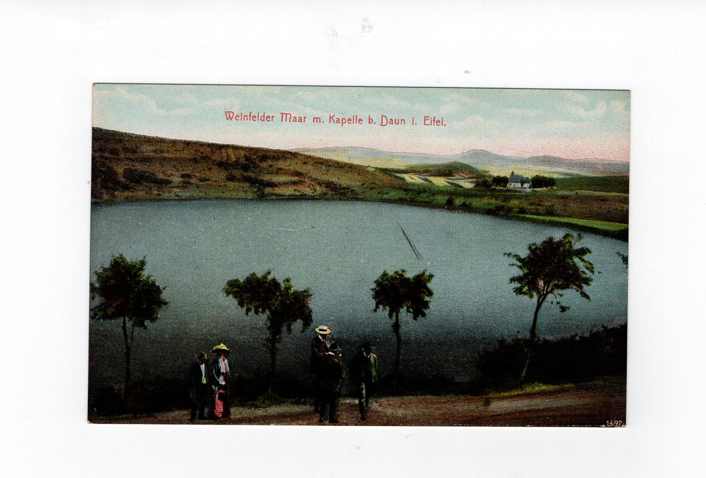Ansichtskarte Weinfelder Maar mit Kapelle bei Daun in der Eifel