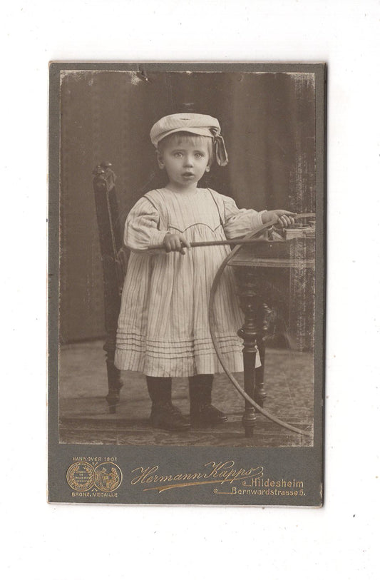 Fotografie Niedlicher kleiner Junge / Wilhelm Lohmann - Hildesheim 1907 / CDV M1-25