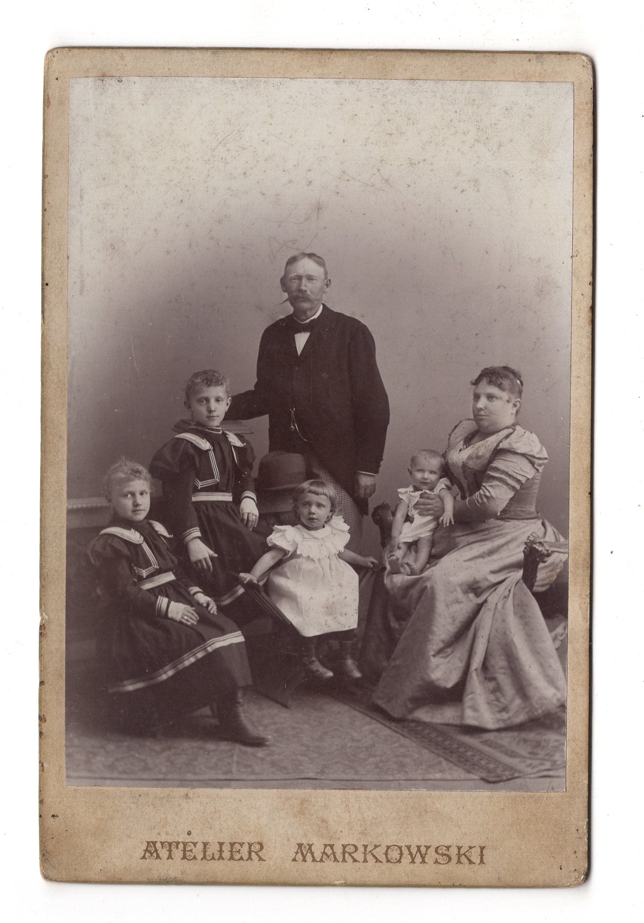 Fotografie Schönes Familienbild - Korneuburg 1890er / CAB X-35
