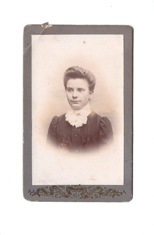 Fotografie Damenportrait - unbekannter Ort um 1900