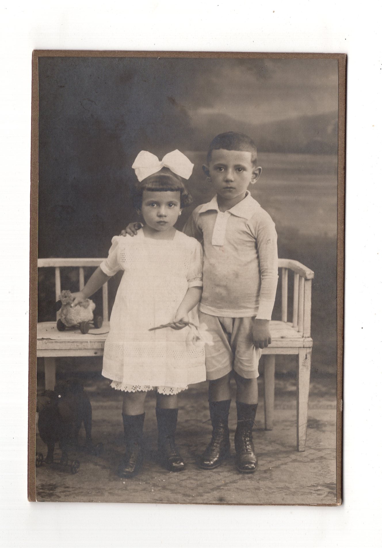 Fotografie Niedliche kleine Kinder - unbekannter Ort 1910er