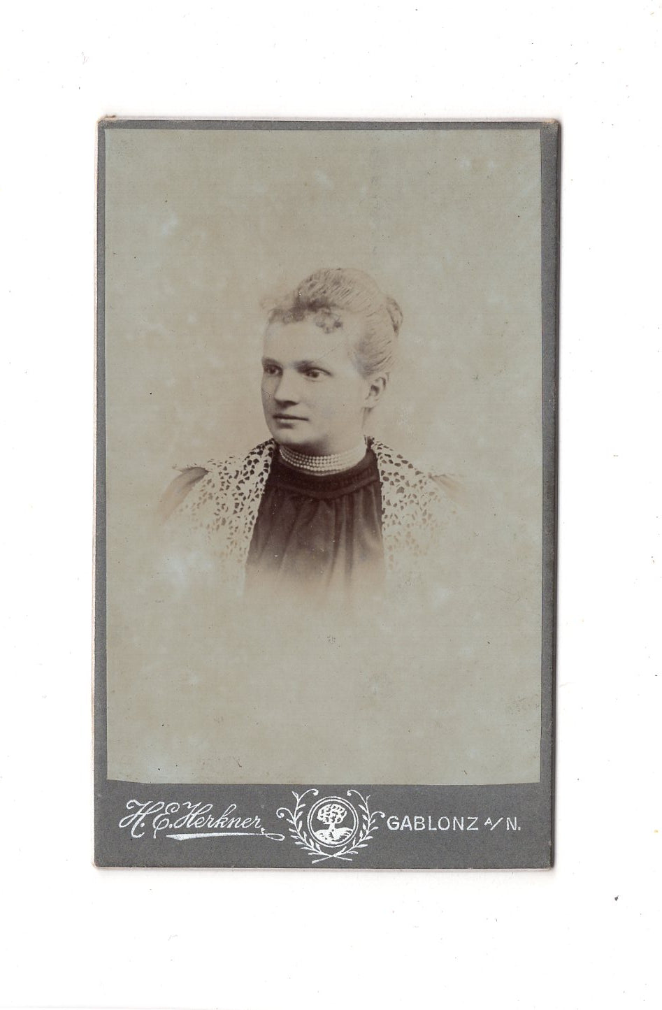Fotografie Damenportrait - Gablonz an der Neiße um 1900 / CDV C1-02