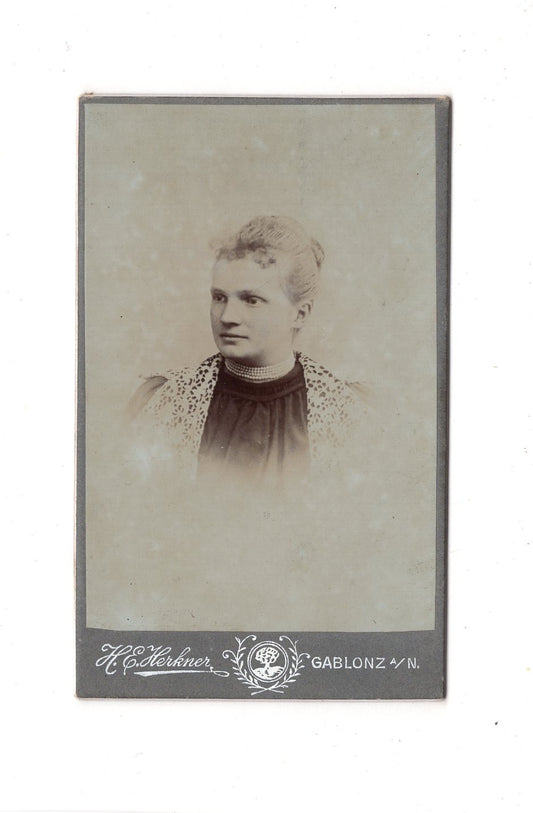 Fotografie Damenportrait - Gablonz an der Neiße um 1900 / CDV C1-02