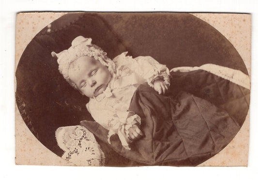 Fotografie Schönes Kinderbild / Schlafendes Baby - Döbeln 1870er