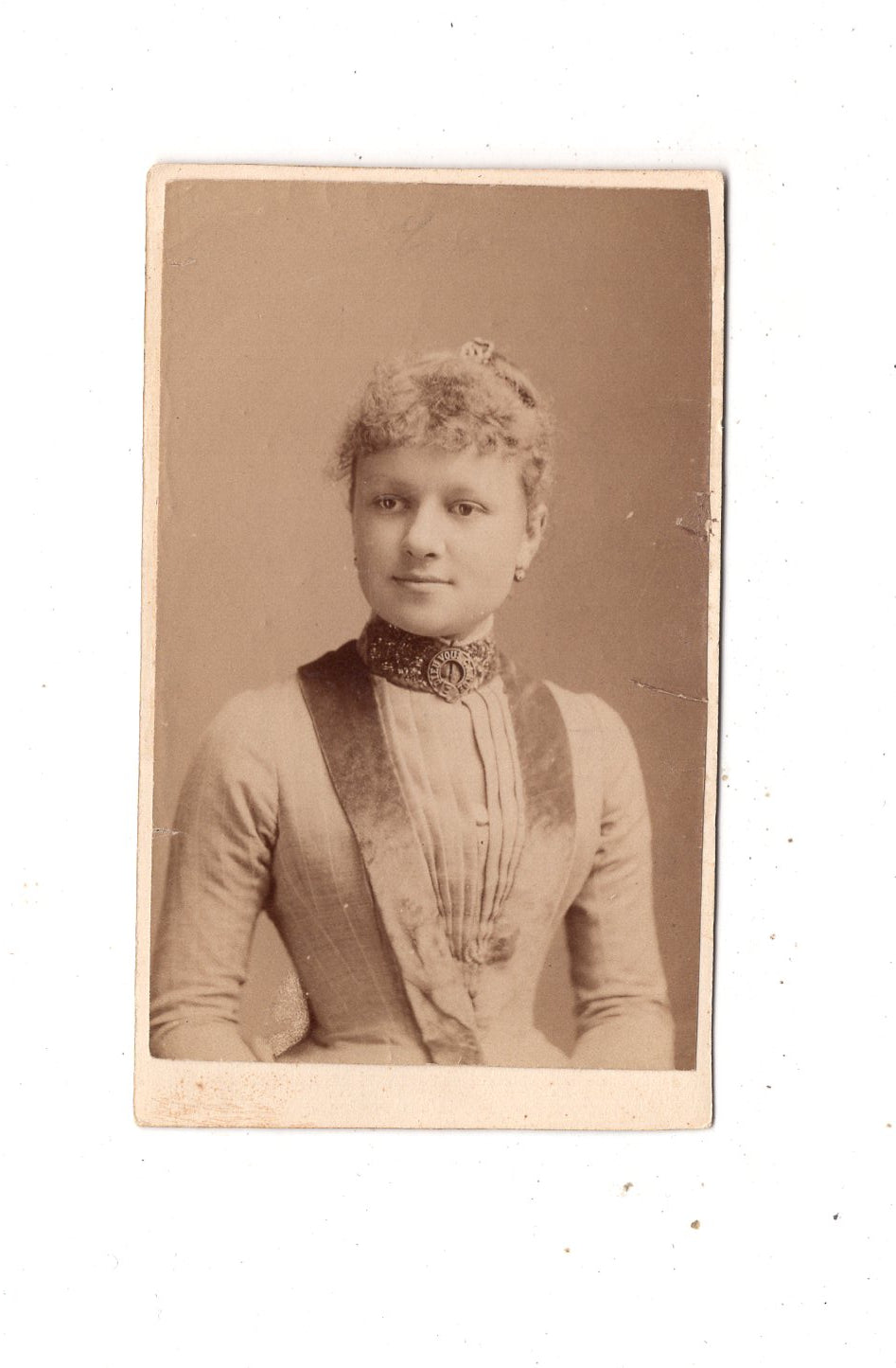 Fotografie Damenportrait - unbekannter Ort um 1880 / CDV N1-12