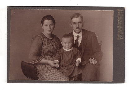 Fotografie Schönes Familienbild / benannt - Leubnitz-Neuostra 1910er / CAB X-35