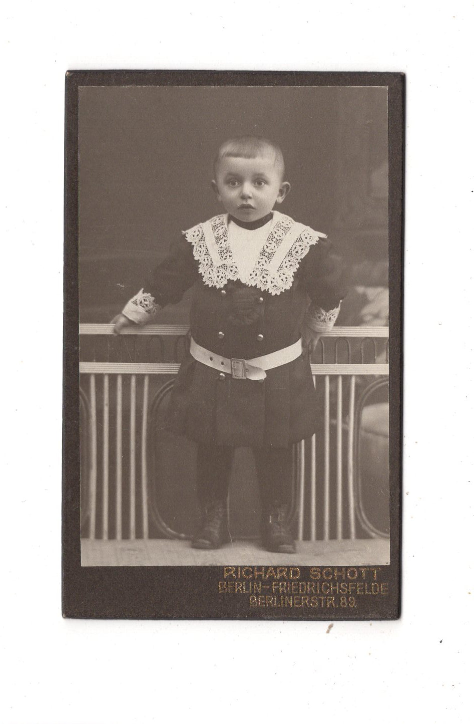 Fotografie Niedlicher kleiner Junge - Berlin-Friedrichsfelde um 1910 / CDV M1-25