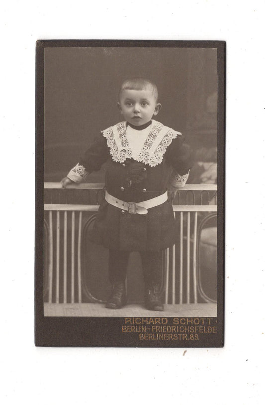 Fotografie Niedlicher kleiner Junge - Berlin-Friedrichsfelde um 1910 / CDV M1-25