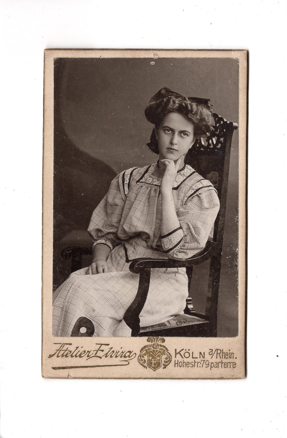 Fotografie Feine junge Dame mit Widmung - Köln am Rhein 1911