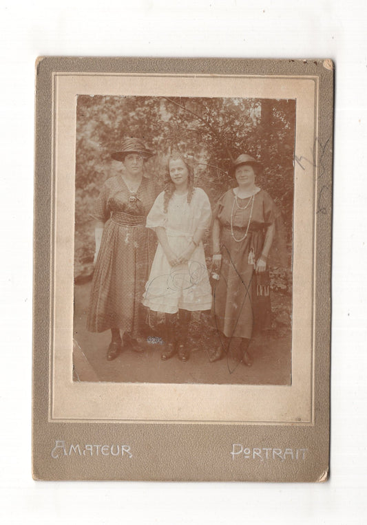 Fotografie Feine Damen mit Mädchen & Widmung - 1922