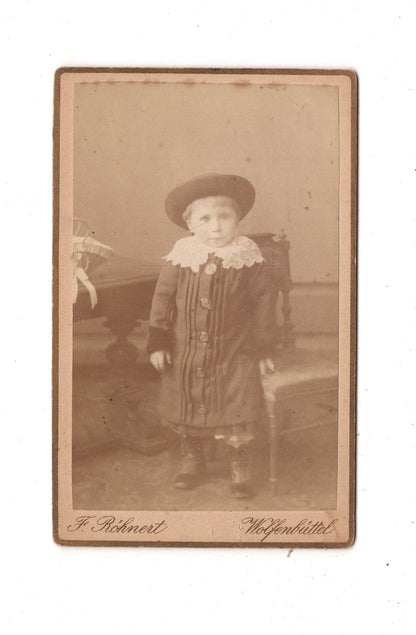 Fotografie Niedlicher kleiner Junge / benannt - Wolfenbüttel 1880er / CDV M1-25