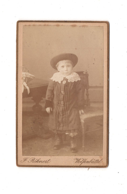 Fotografie Niedlicher kleiner Junge / benannt - Wolfenbüttel 1880er / CDV M1-25