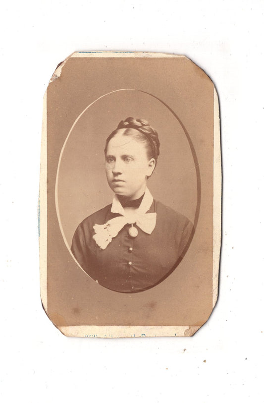 Fotografie Damenportrait - unbekannter Ort 1870er / CDV N1-13