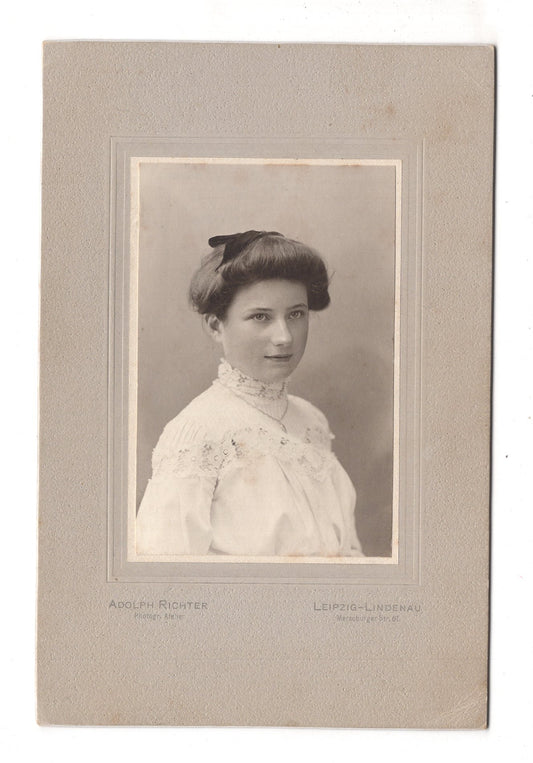 Fotografie Feine Dame mit Widmung - Leipzig-Lindenau 1908 / CAB W-22