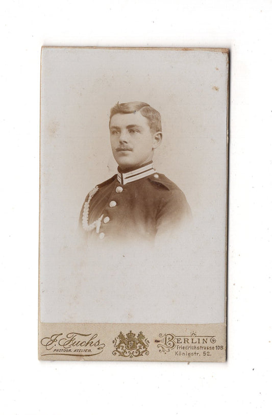 Fotografie Soldat mit Schützenschnur - Berlin 1890er / CDV M1-06