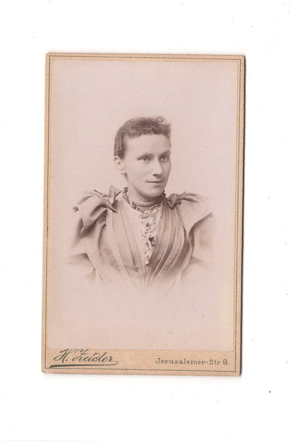 Fotografie Damenportrait - Berlin 1890er / CDV C1-03