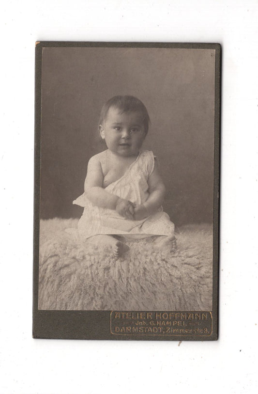 Fotografie Schönes Kinderbild / Baby - Darmstadt um 1910 / CDV N1-09