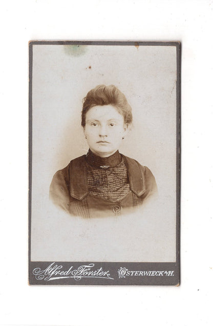 Fotografie Damenportrait - Osterwieck in Holstein 1900er / CDV C1-03