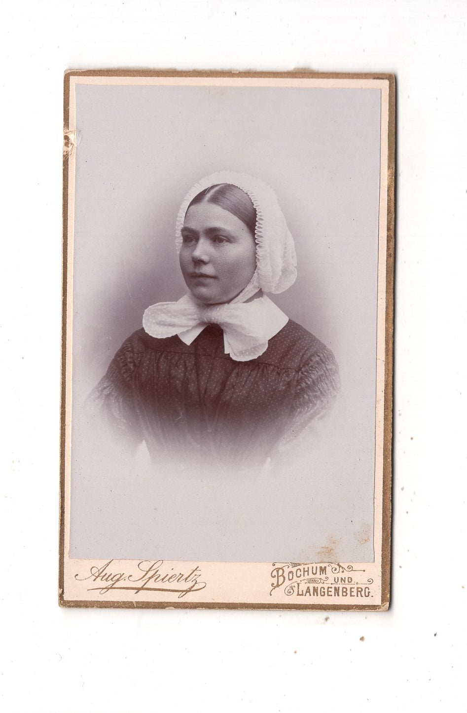 Fotografie Damenportrait mit Haube - Bochum & Langenberg 1890er / CDV N1-13